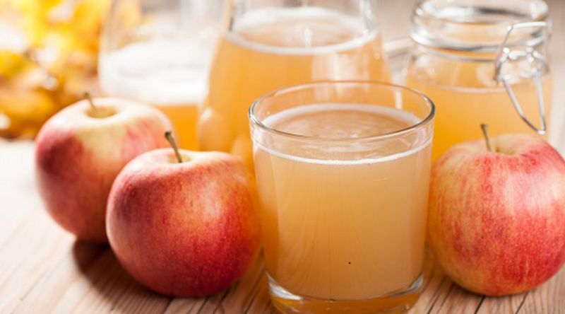 nước ép táo và mật ong