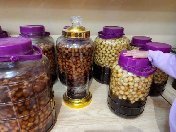 Tỏi cô đơn ngâm mật ong