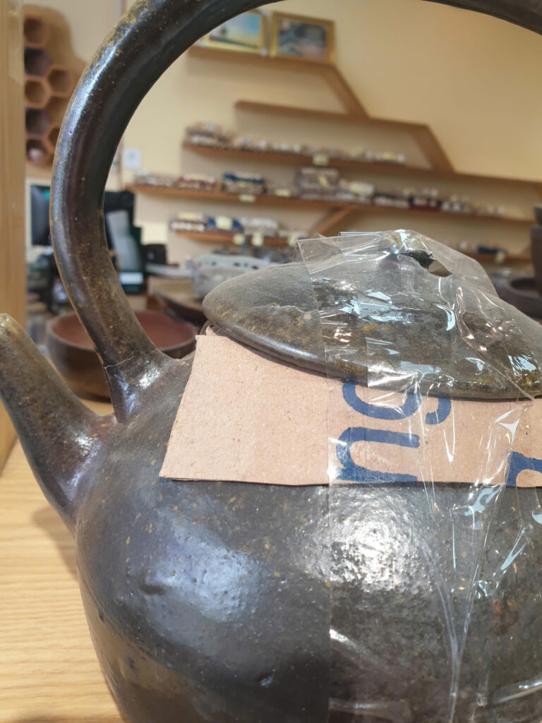 GỐM SÀNH - TRỞ VỀ VỚI ĐẤT MẸ ấm quai trên 2 lít lỗi quai