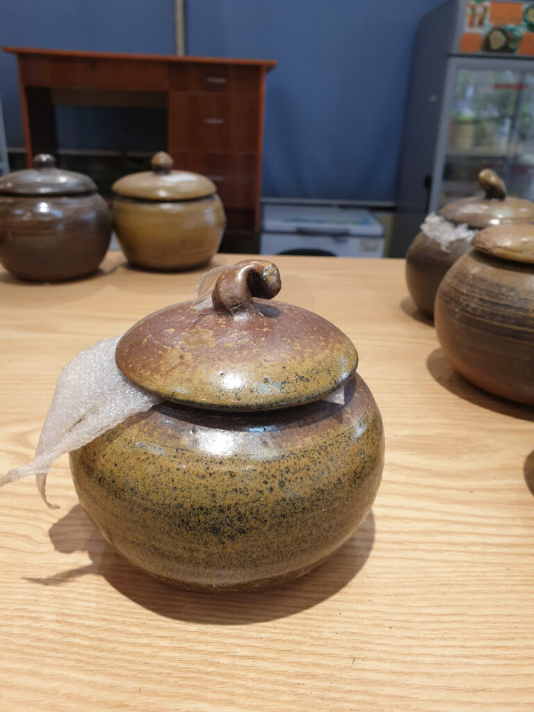 GỐM SÀNH - TRỞ VỀ VỚI ĐẤT MẸ Hũ 500ml hoả biến vàng -1