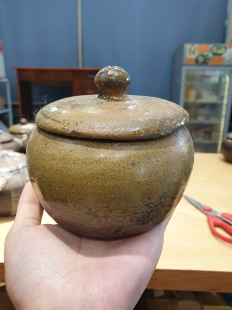 GỐM SÀNH - TRỞ VỀ VỚI ĐẤT MẸ Hũ 500ml hoả biến vàng -2