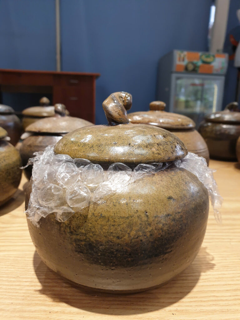 GỐM SÀNH - TRỞ VỀ VỚI ĐẤT MẸ Hũ 500ml hoả biến vàng -4