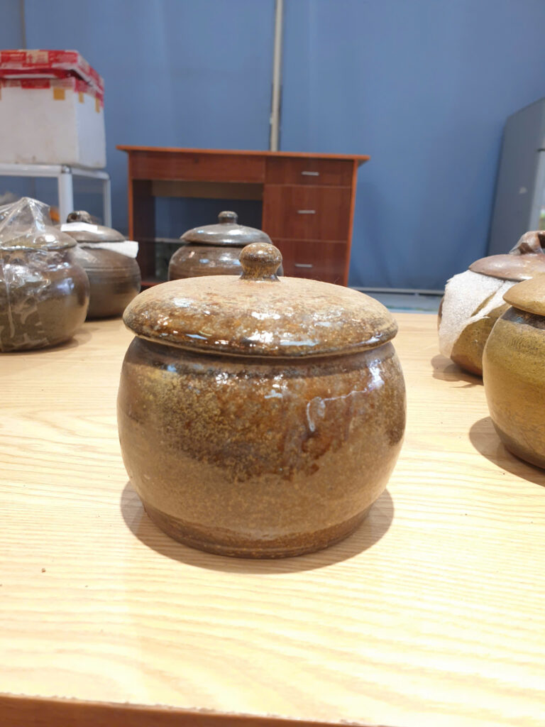 GỐM SÀNH - TRỞ VỀ VỚI ĐẤT MẸ Hũ 500ml hoả biến vàng -8