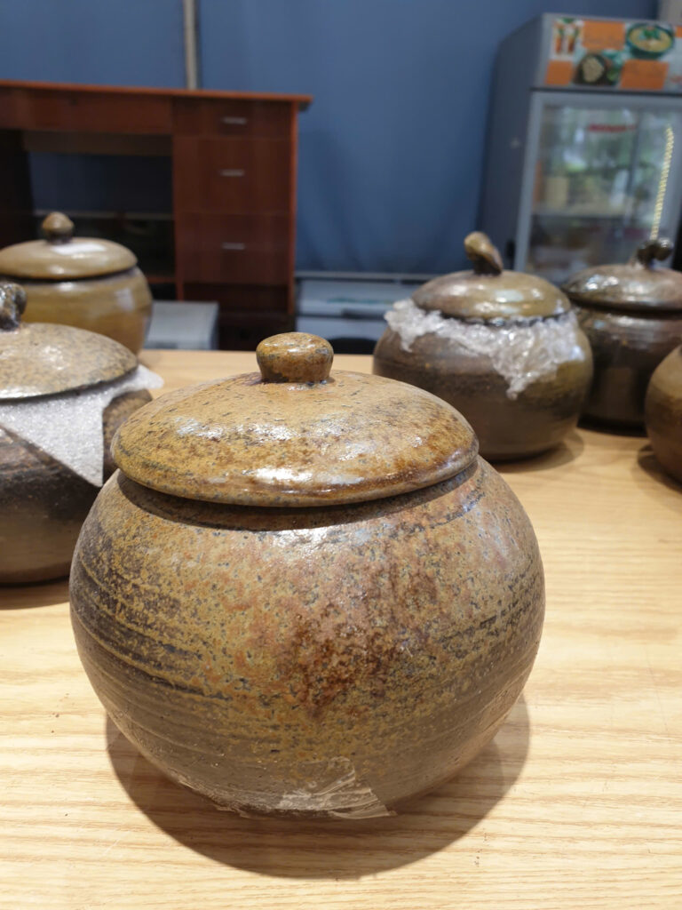 GỐM SÀNH - TRỞ VỀ VỚI ĐẤT MẸ Hũ 500ml hoả biến vàng -12